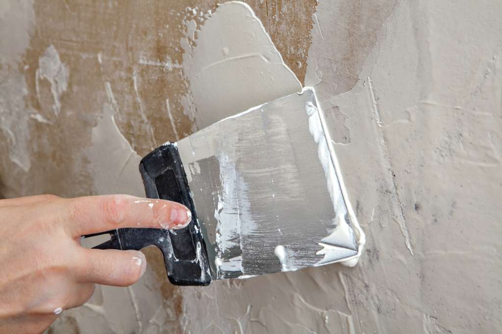 Filling Patches with Wall Putty