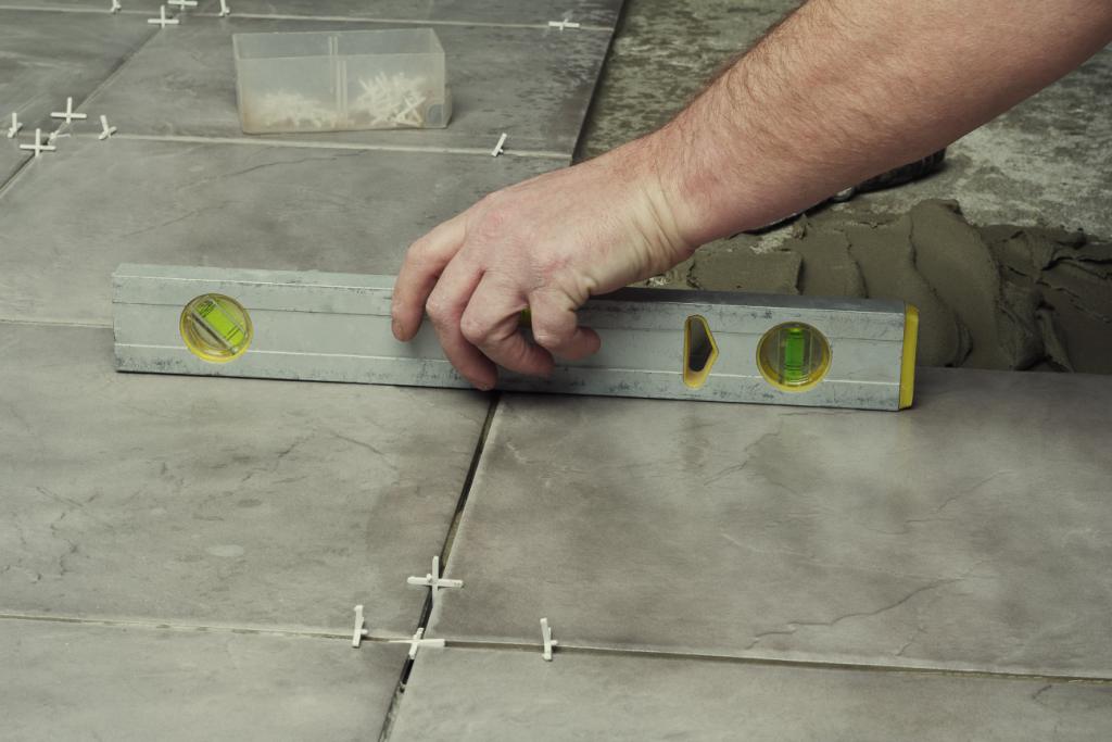 Leveling of tile