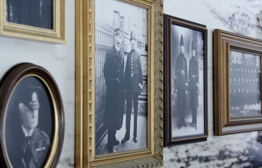 pictures-of-the-family-with-elders-in-wooden-frames