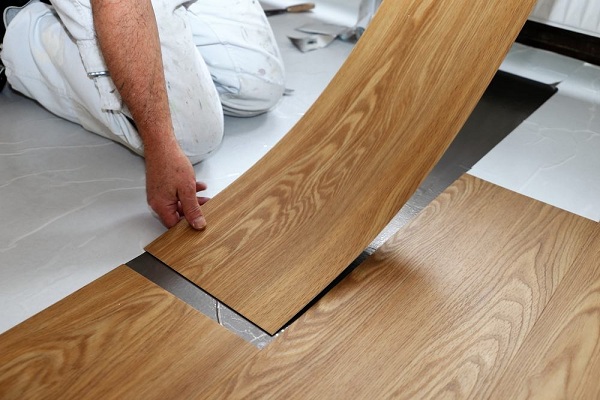 Installing Vinyl Flooring Or Pvc, How To Put Sheet Vinyl Flooring On Stairs