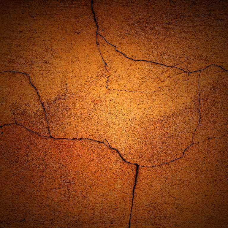 Medium Cracks Appeared on Wall