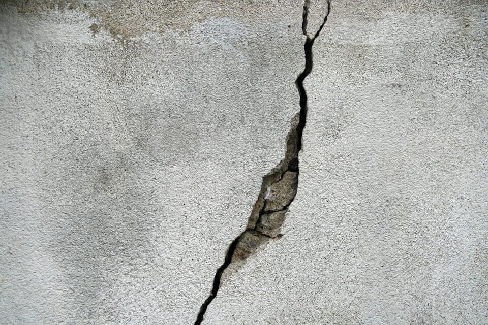 8 Basic Causes of Cracks in House