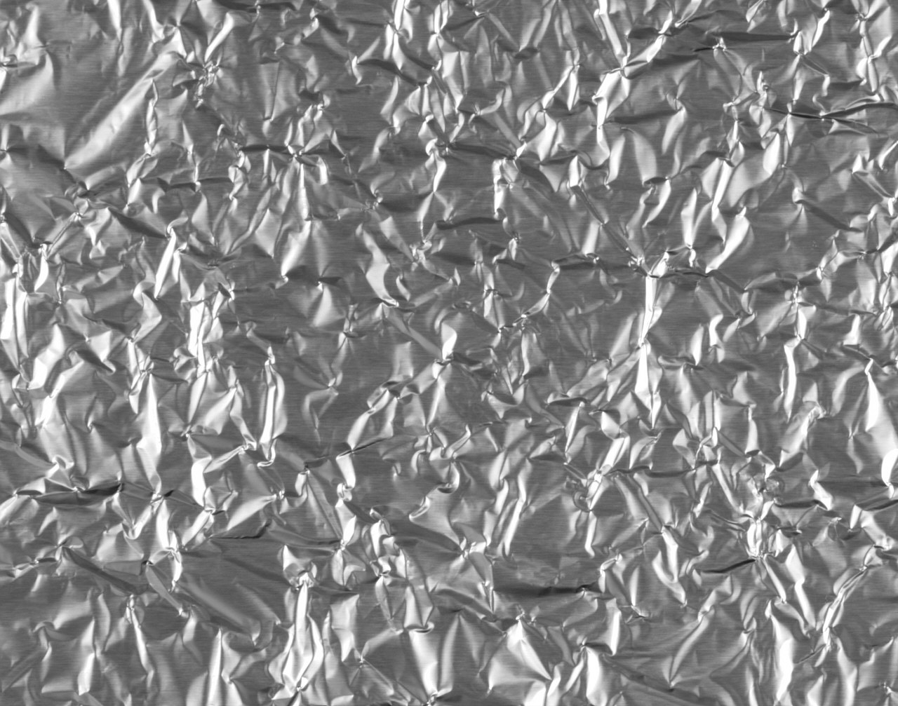 Wrinkle Develop in Foil Wallpaper
