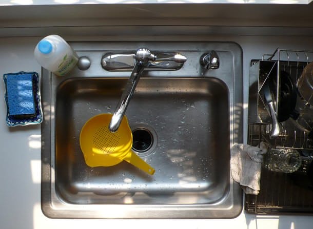 Remove food scraps from sinks