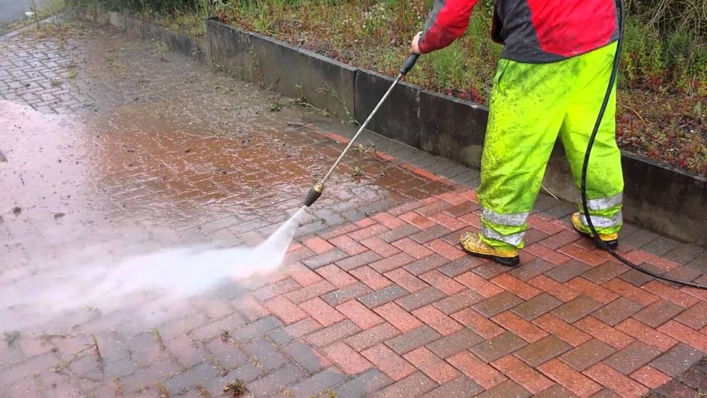 Remove Dirt and Algae with Pressure Washer