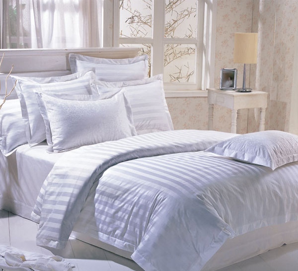 White-Linen-sheets-and-cushions
