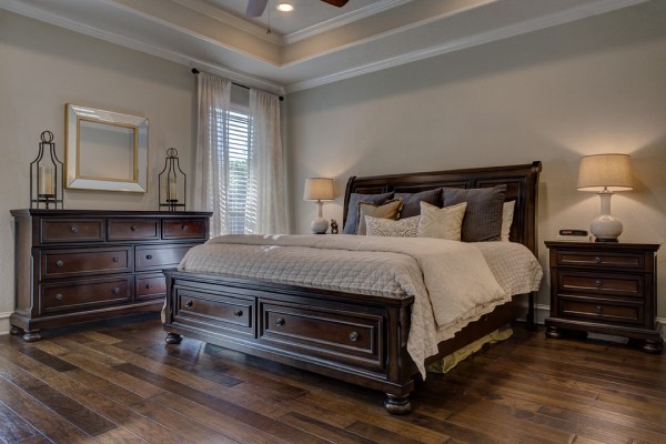 Wooden Bedroom Flooring and Decor