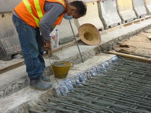 Applying the Concrete Bonding Agent