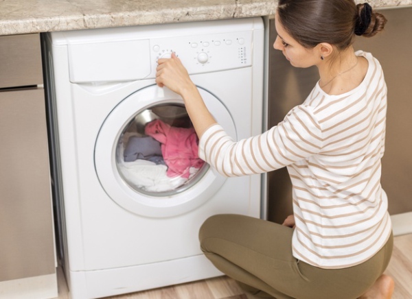 Wash Clothes in Washing Machine