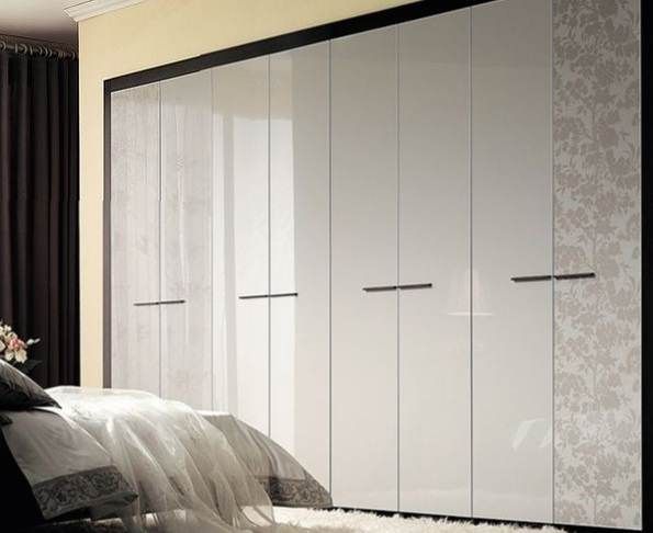 8 Door Openable Lacquered Glass Wardrobe Unit in White
