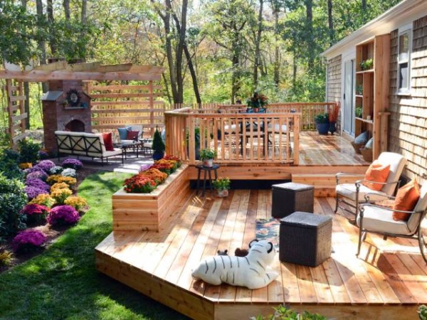 Deck Adds Aesthetic Appeal to Your Home