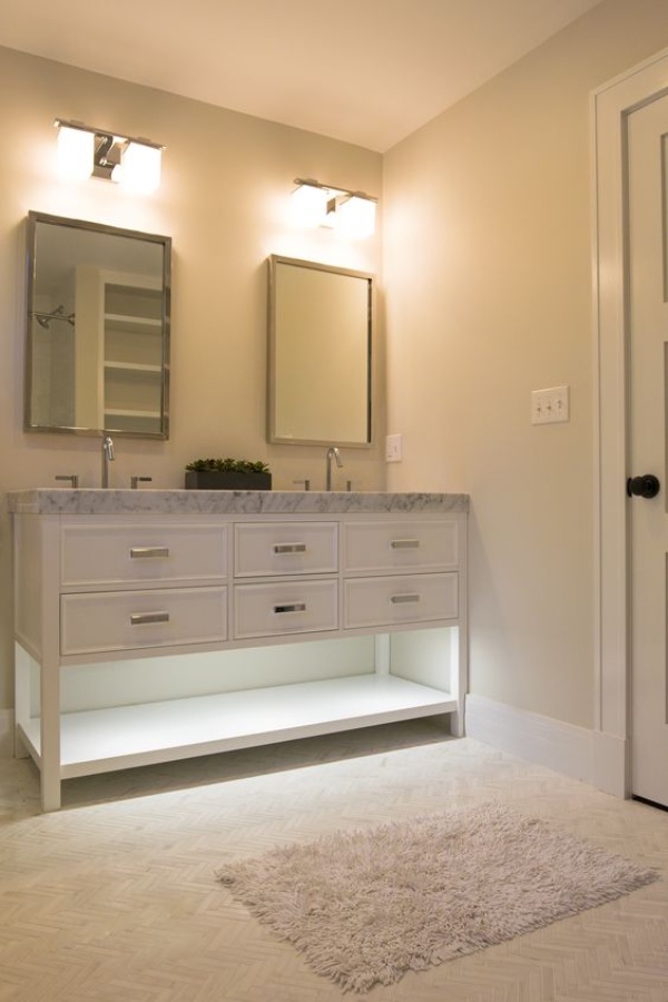 Lighting in Small Bathroom Enhance the Furniture