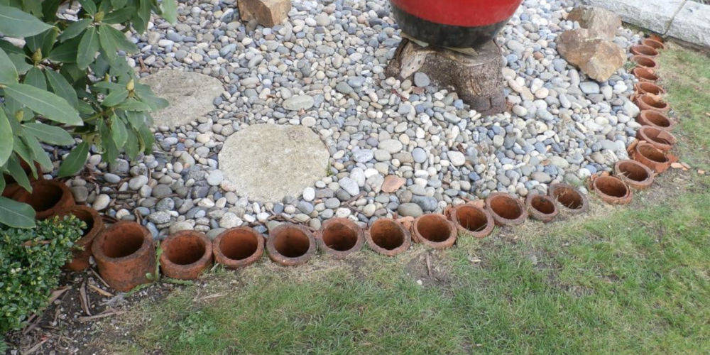 Fully Incorporated in Soil Terracotta Pipes Edging
