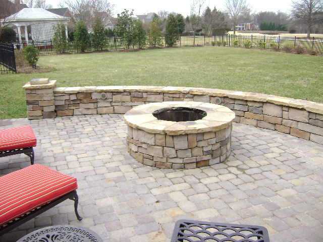 Round Fire Pit with Back