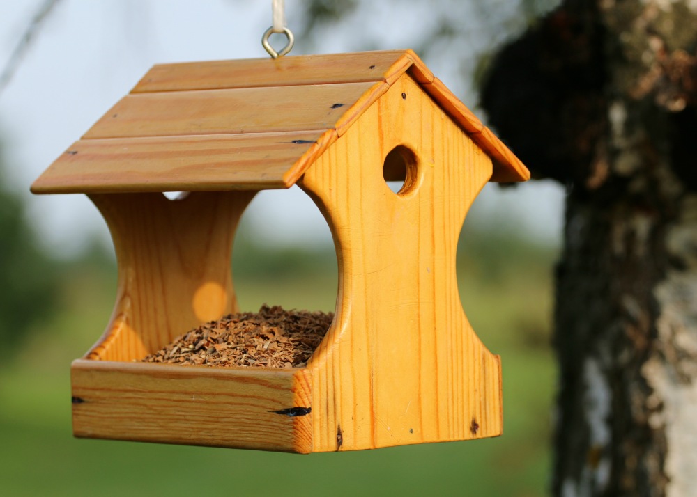 Wooden Birdhouse Feeder