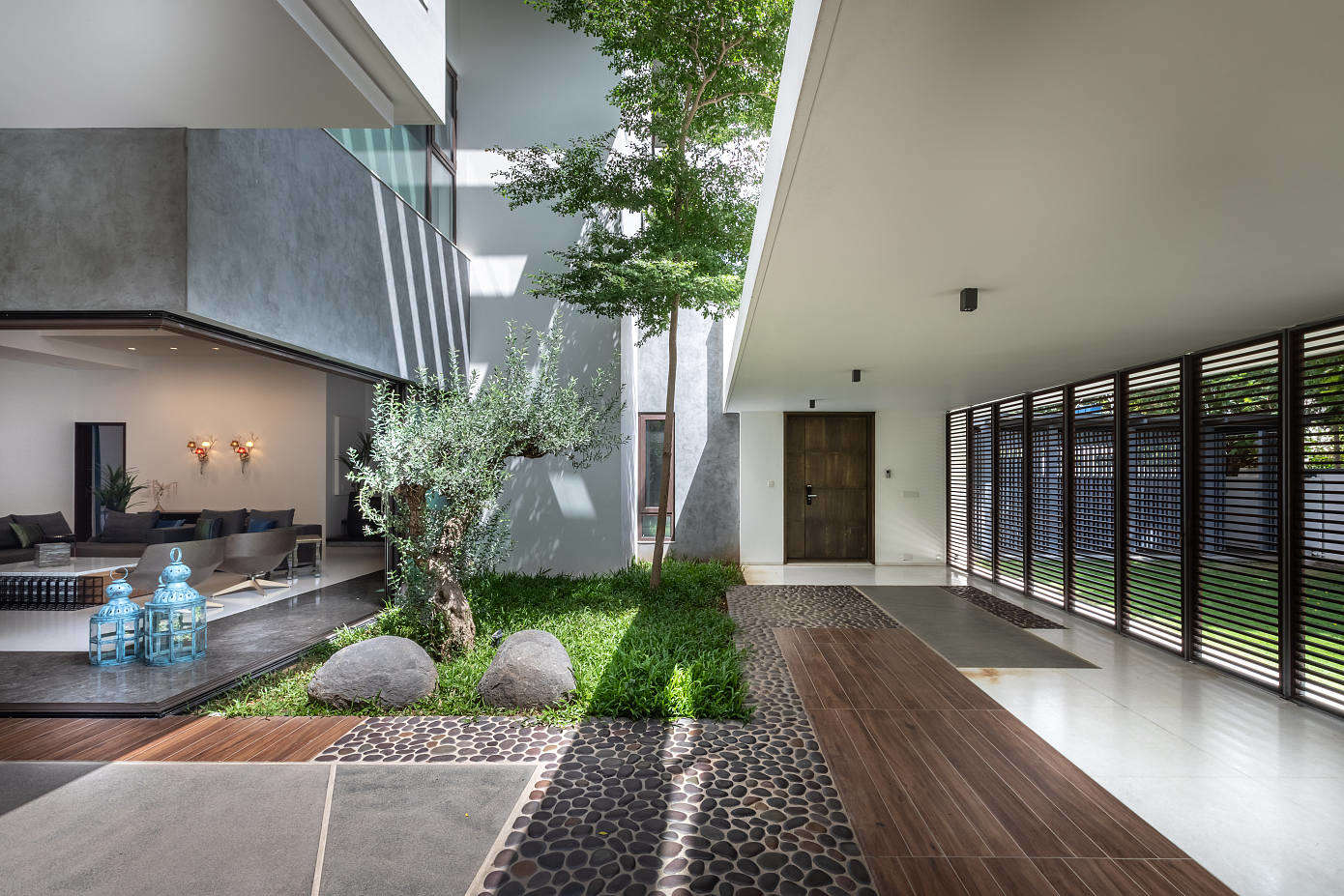 Contemporary Approach To Courtyard
