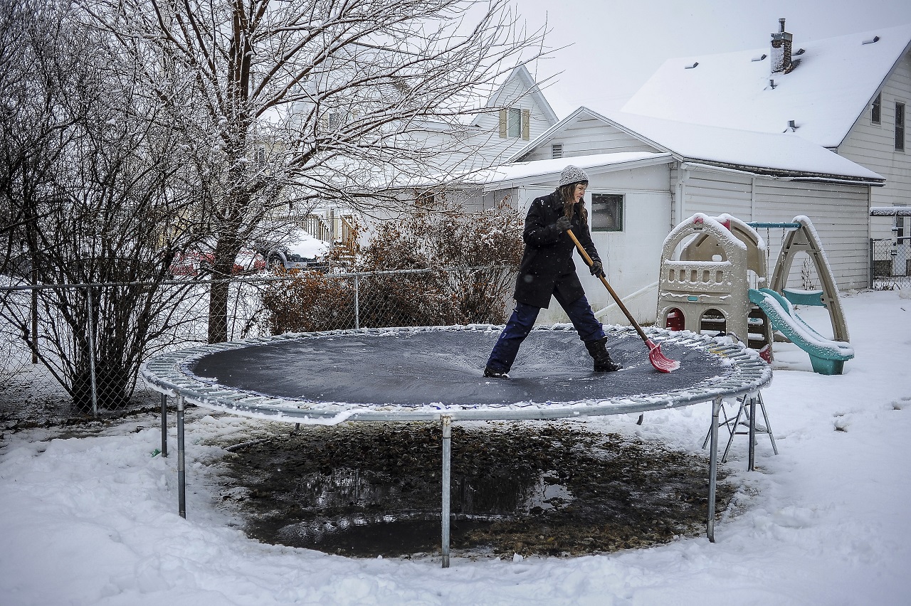 Remove Snow from Trampoline