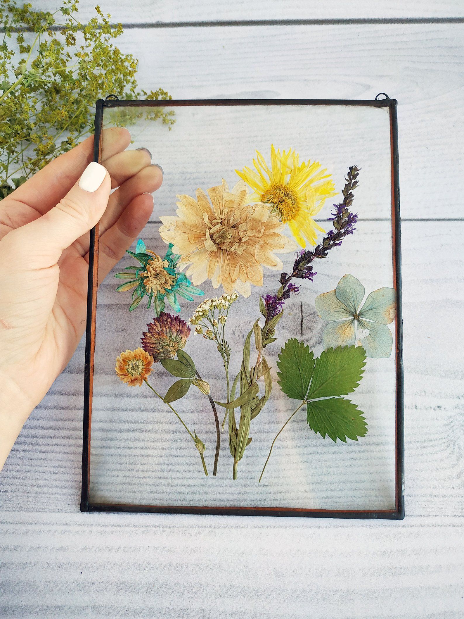 Hang Preserved Flowers and Plants in Resin