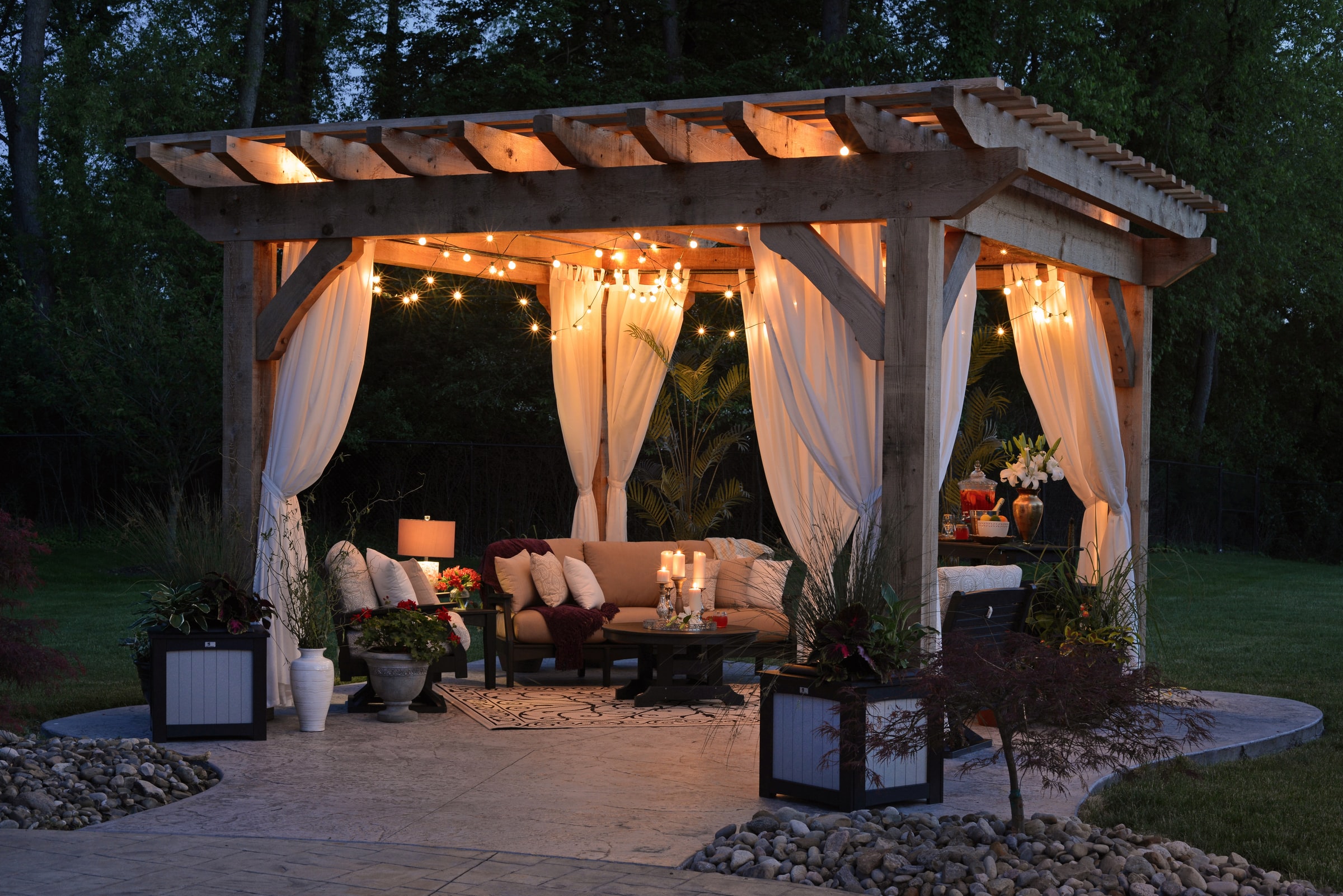 Create an Atmosphere for Outdoor Entertainment